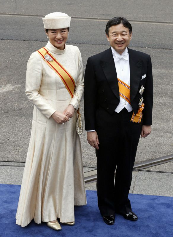 Naruhito y Masako de Japón durante el acto principal en la proclamación de Guillermo Alejandro como nuevo Rey de Holanda en abril de 2013
