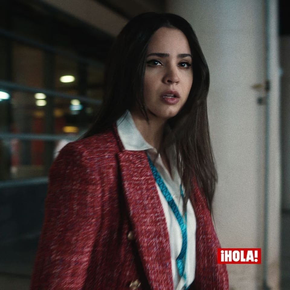 Sofia Carson interpreta el papel principal de Nora en la nueva película navideña de Netflix, 'Carry-On'. Carson protagoniza junto a Taron Egerton y Jason Bateman un thriller que llevará a los espectadores por toda una experiencia