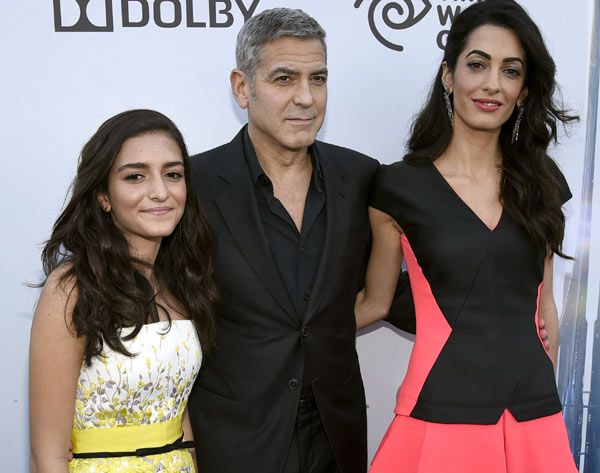 Mia Hamiyeh asistió por primera vez al estreno y acaparó todos los flashes al aparecer de la mano del protagonista, su tío político George Clooney, y de su tía Amal, a quien se parece cada día más
