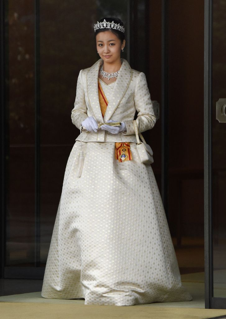 La princesa Kako, con tiara y traje de gala durante la celebración de su 20 cumpleaños en 2014