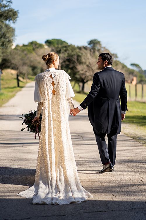 Vestido de novia especial con capa