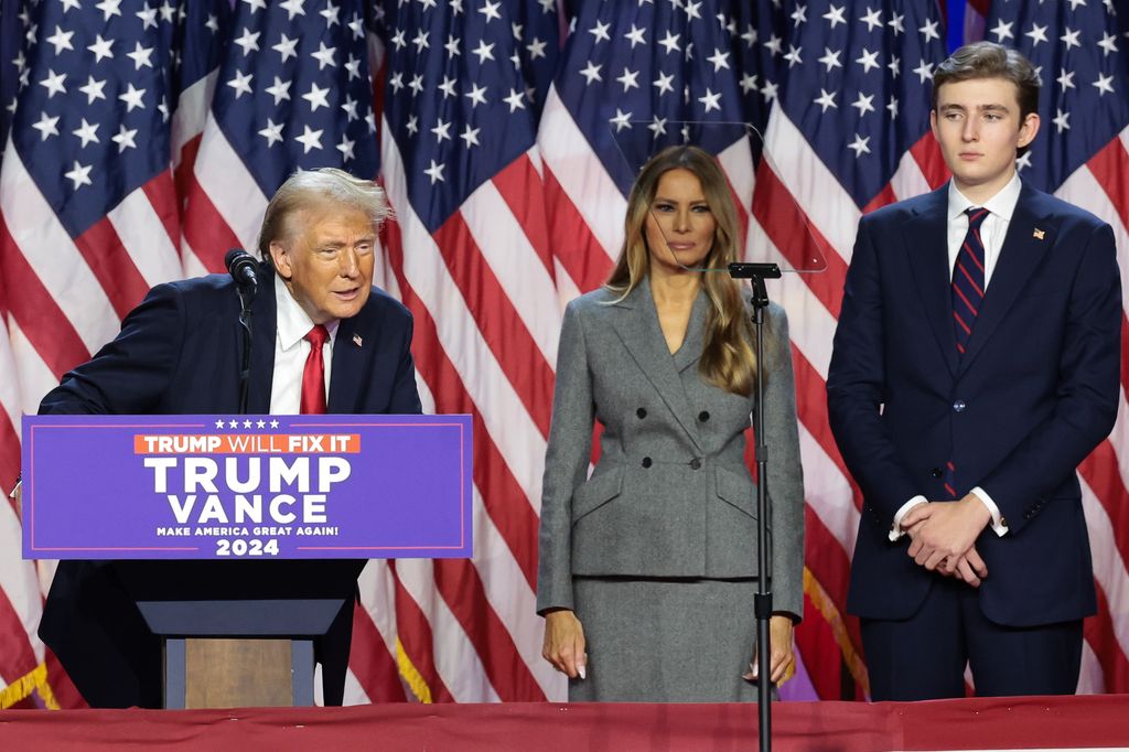 Donald Trump con su mujer Melania y su hijo Barron