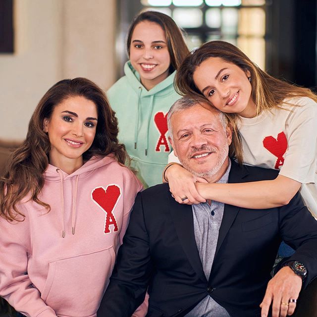 Rania y Abdalá de Jordania con sus hijos