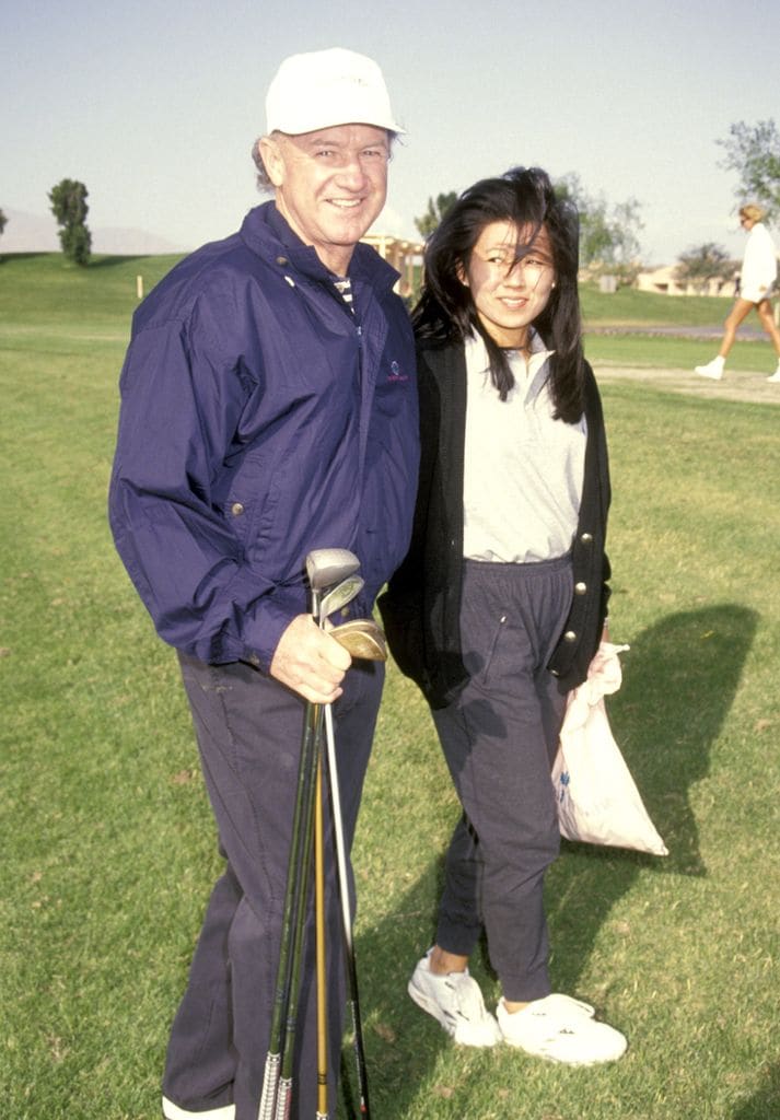 Gene Hackman con su mujer Betsy Arakawa