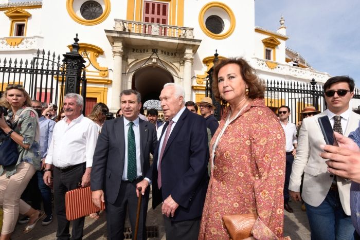 Carmen Tello y Curro Romero en la Maestranza