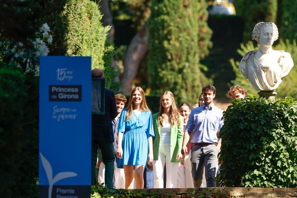 La princesa Leonor y la Infanta durante el encuentro con los jóvenes de los programas de la Fundación Princesa de Girona