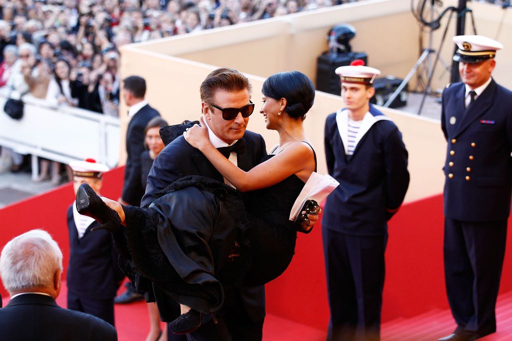 Alec Baldwin y Hilaria Thomas en Cannes