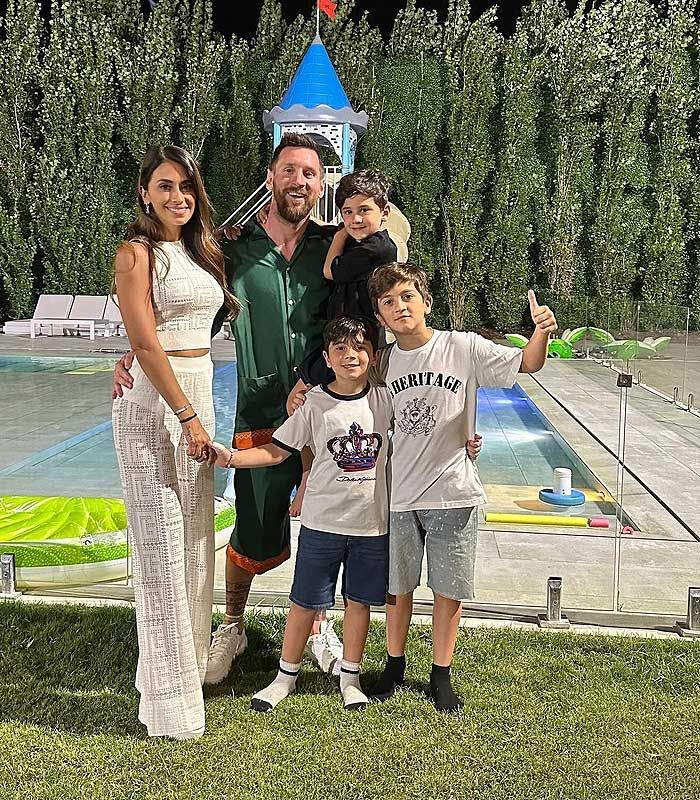 Leo Messi con su mujer e hijos 