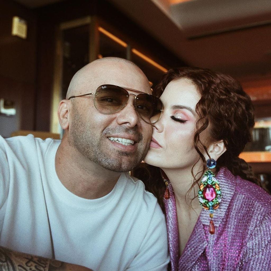 Wisin y su esposa Yomaira Ortiz