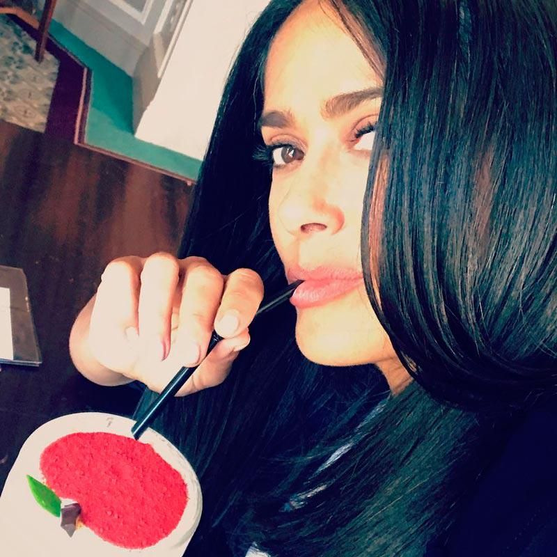 recetas de celebs salma hayek es fan tica de los smothies