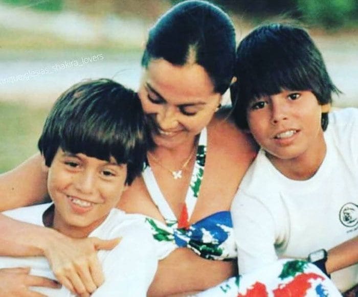 Isabel Preysler y sus hijos Enrique y Julio Iglesias Jr.