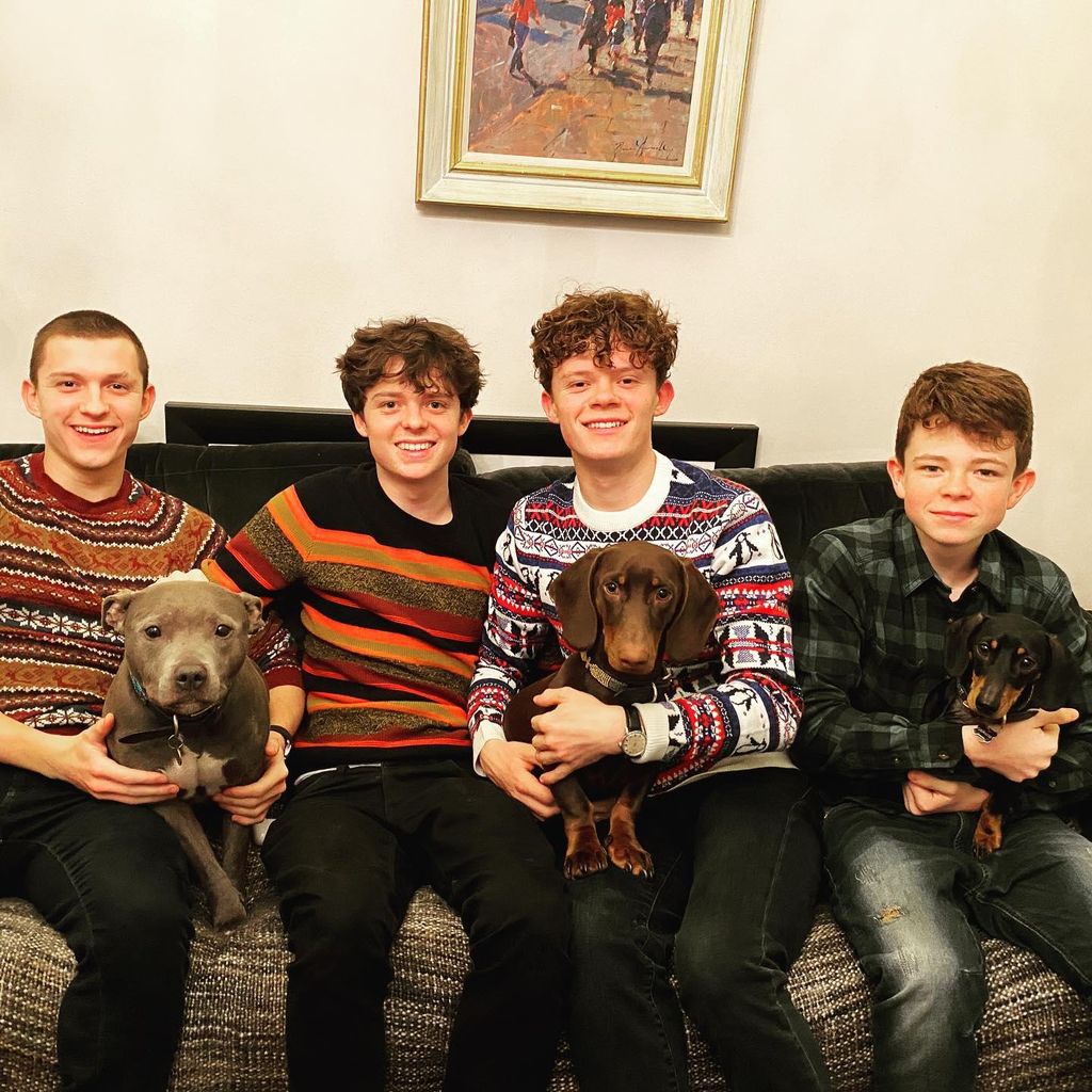 Tom Holland y sus hermanos