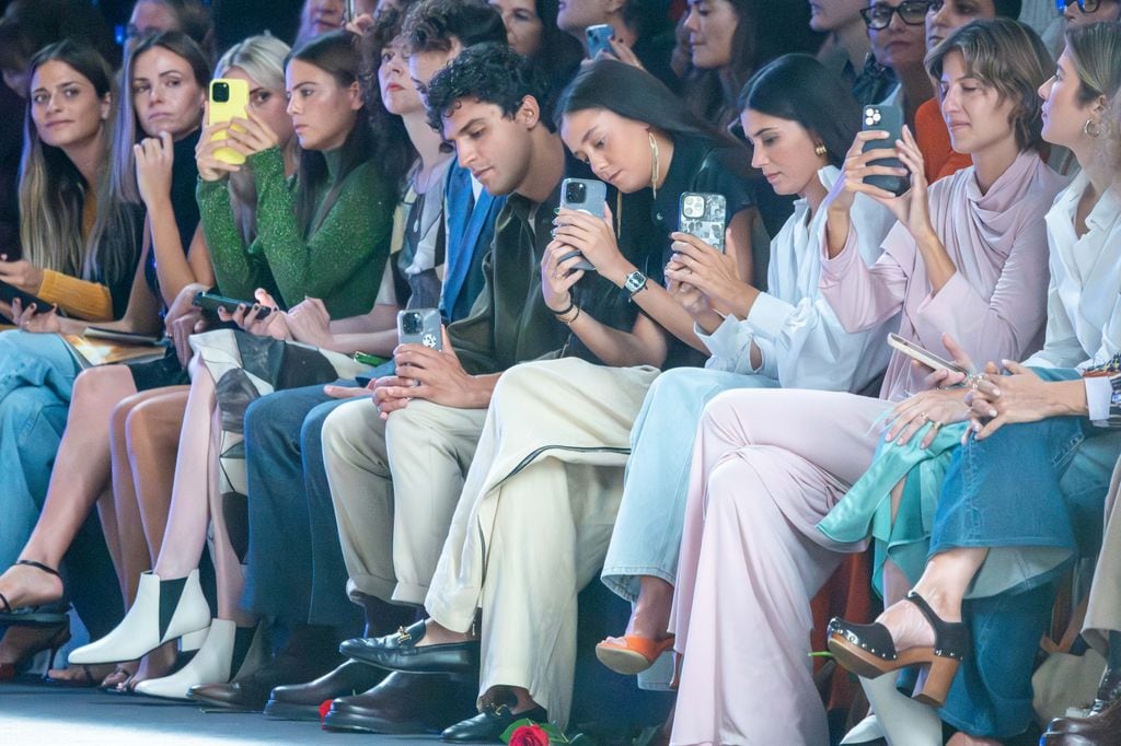 Tomas Paramo, Victoria Federica y Maria Garcia de Jaime en el 'front row' de Fashion Week Madrid en septiembre de 2023