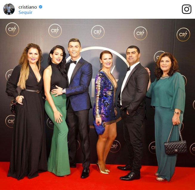 Georgina Rodríguez y Cristiano Ronaldo junto a la familia Aveiro