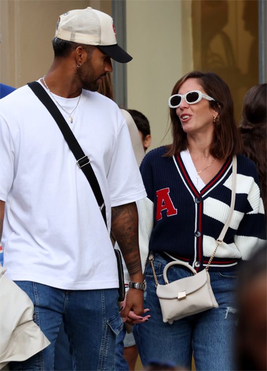 Anabel Pantoja y Yulen Pereira por la calle