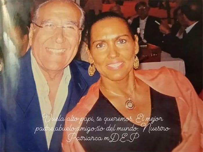 Belen Vega, hermana de Pastora Vega, con su padre