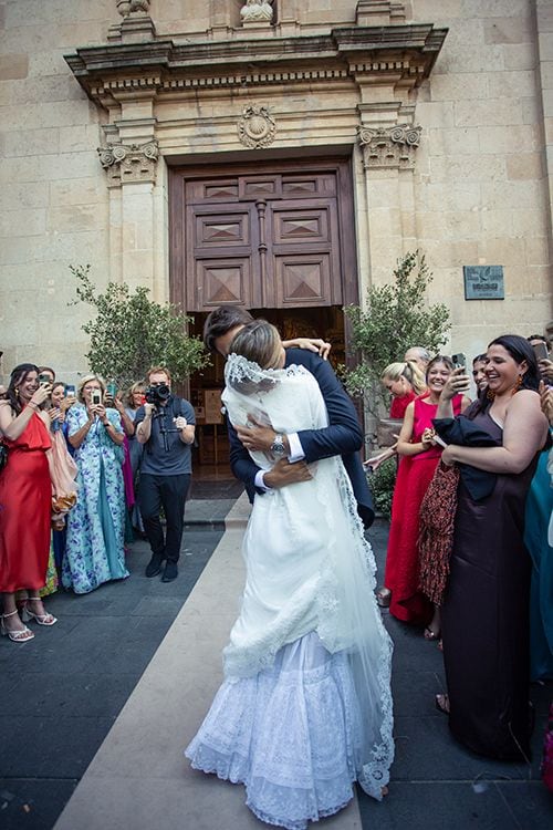 Salida de la iglesia de los novios