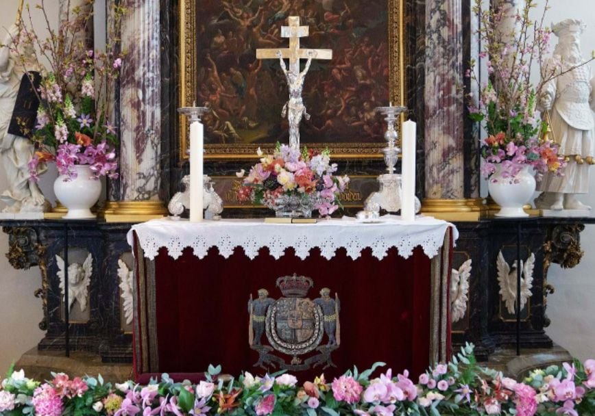 Decoración de la iglesia donde ha hecho la Confirmación Isabella de Dinamarca