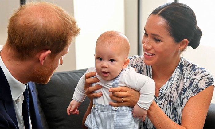 Príncipe Harry y Meghan Markle con su hijo Archie