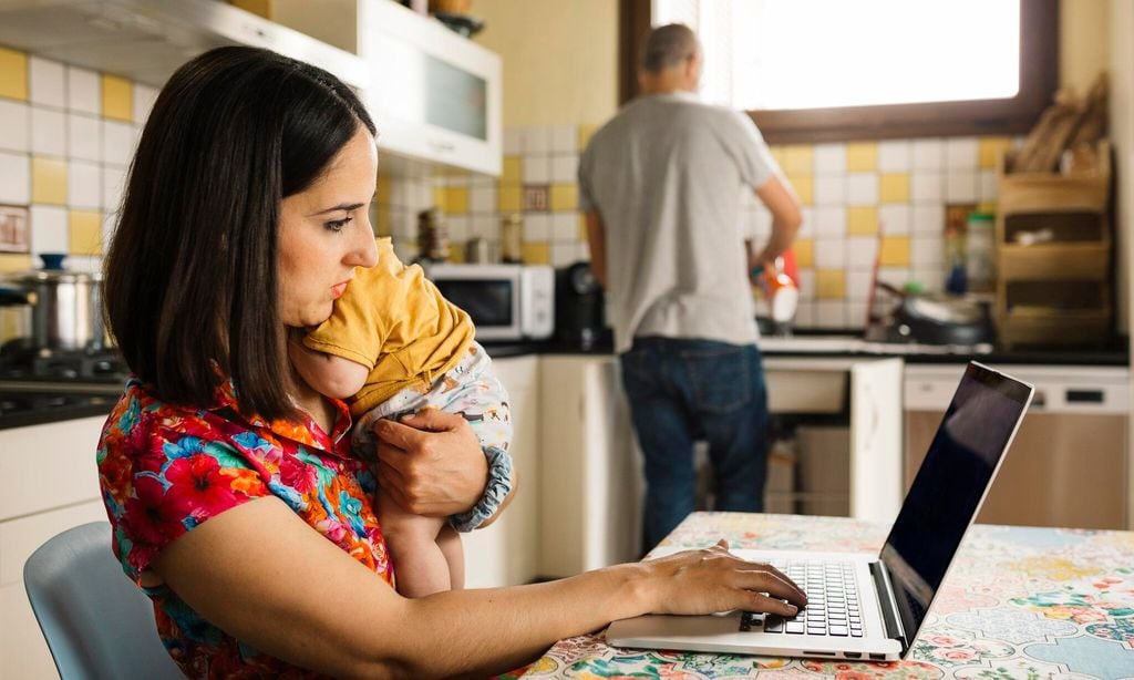 Madre trabajando