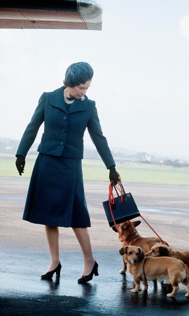 queen elizabeth ll arrives at aberdeen airport