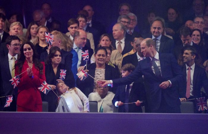 El príncipe Guillermo y sus hijos en el concierto de la coronación