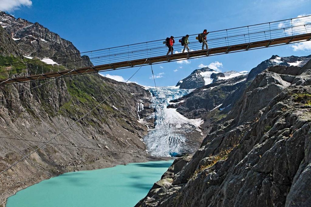 a_Trift suspension bridge_suiz