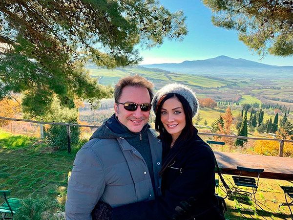 Dayanara Torres y Louis D'Esposito