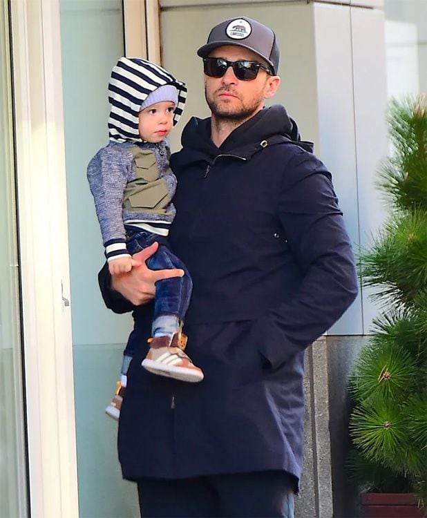 Justin Timberlake, con su pequeño en brazos