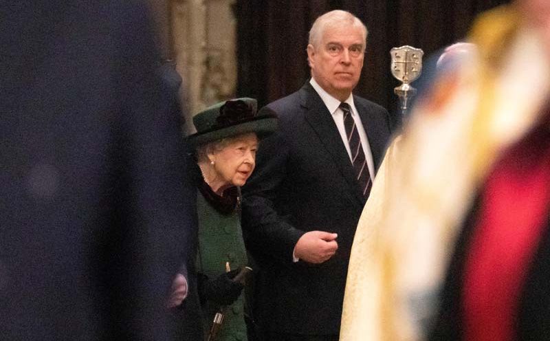 La Reina Isabel II con su hijo, el duque de York