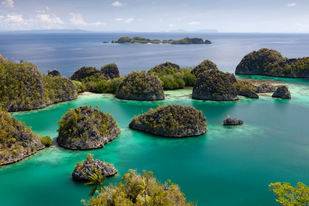 La isla de Penemu, en las islas Fam, en Raja Ampat, en Indonesia