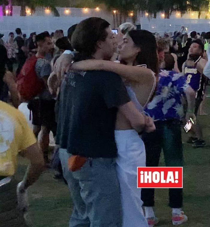 Brooklyn Beckham y Hana Cross