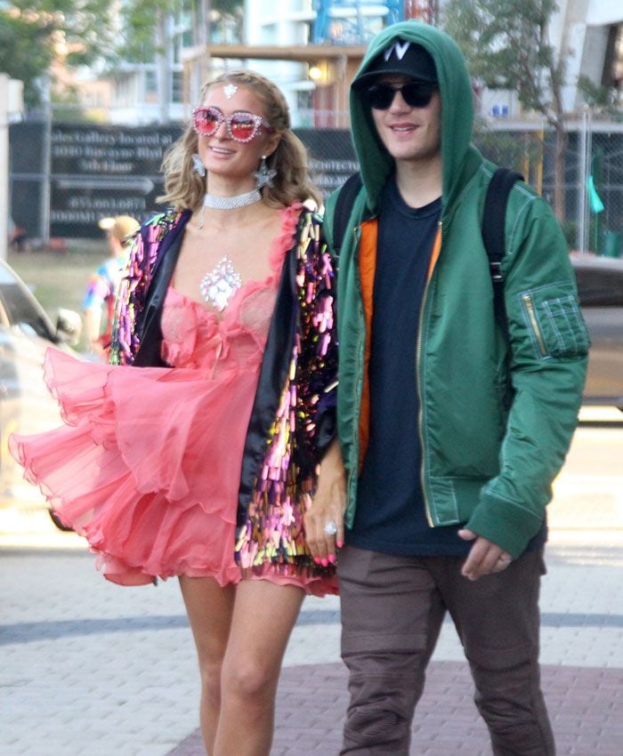 paris hilton chris Zylka