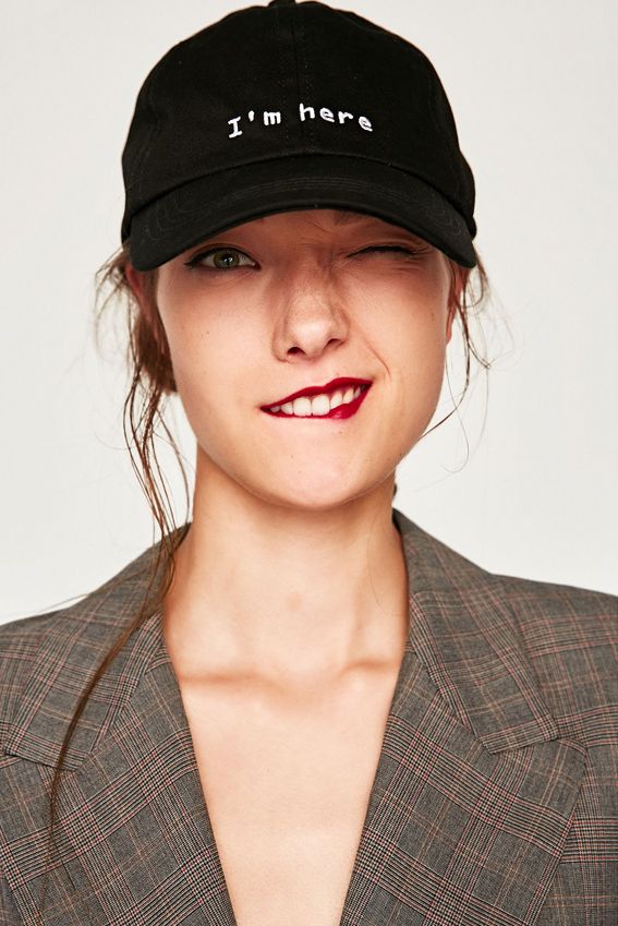 pilar_rubio_gorra_3a