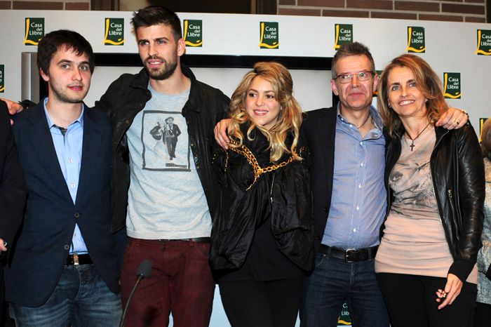 Shakira, con Piqué y la familia de este