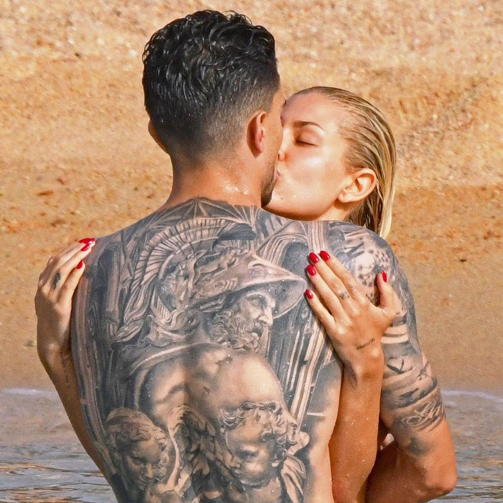 HOLA4118 JESSICA GOICOECHEA Y MARC BARTRA CELEBRAN UN AÑO DE AMOR