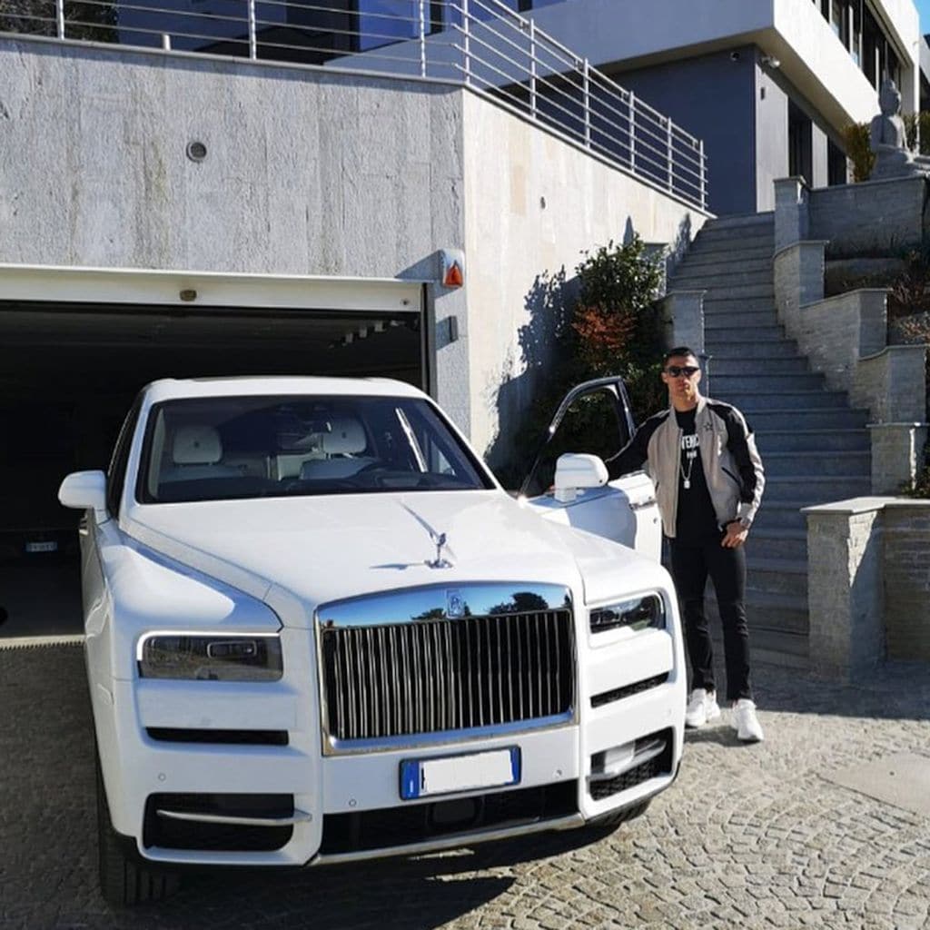 Cristiano Ronaldo y un coche