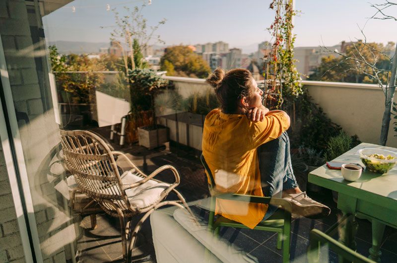 getty chica en la terraza