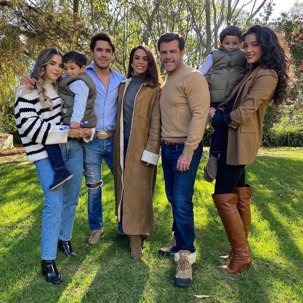 Biby Gaytán y su familia