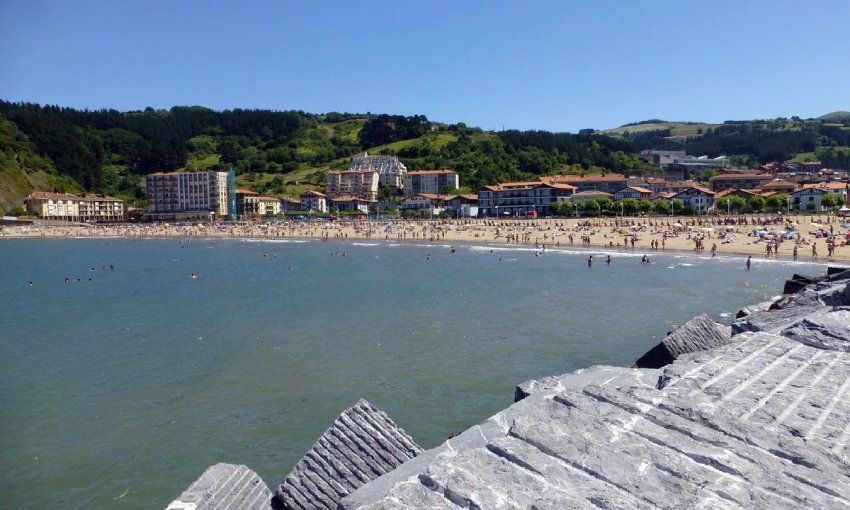 deba un bonito pueblo de la costa vasca