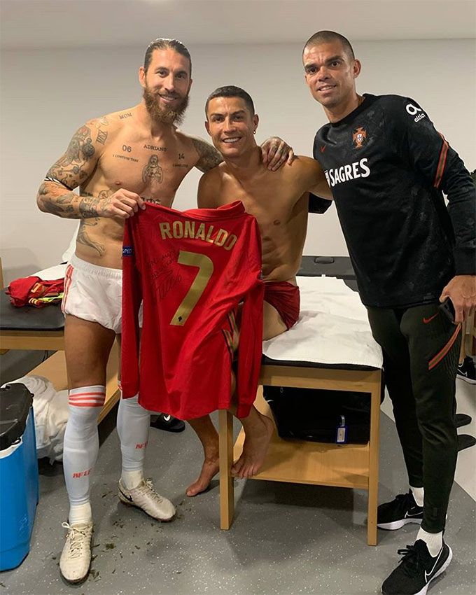 Sergio Ramos con Cristiano Ronaldo y Pepe