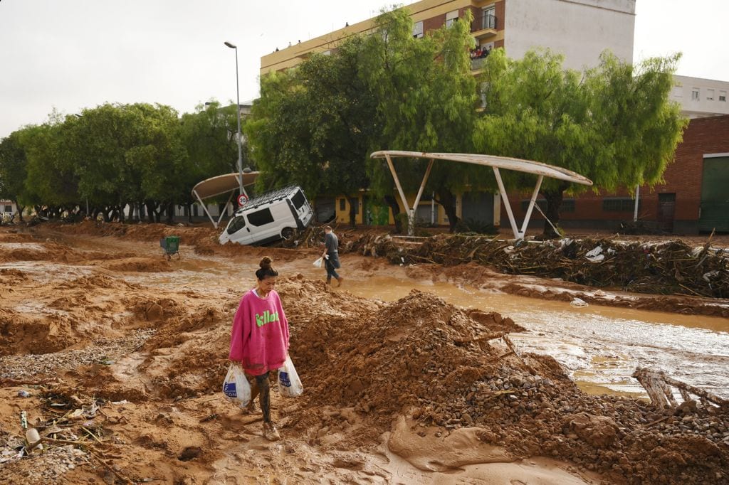 Las impactantes imágenes de la DANA que está afectando a España y deja ya al menos 64 personas fallecidas