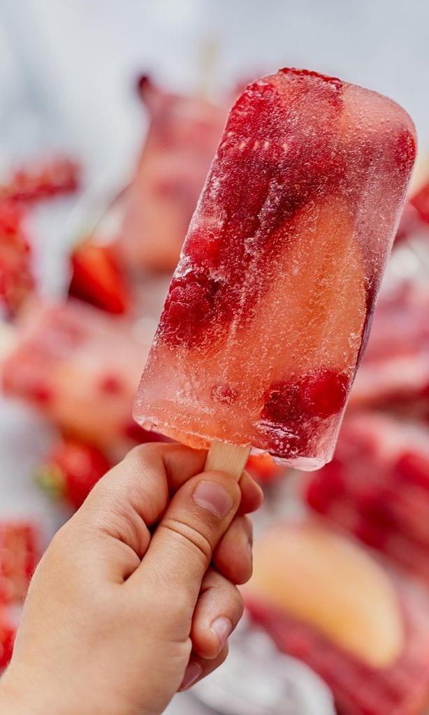 Helado de fresa niño