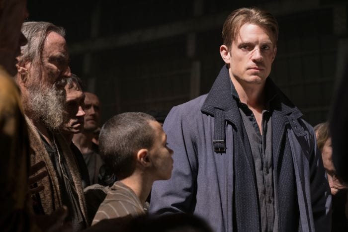 Joel Kinnaman da vida a Takeshi Kowaks en 'Altered Carbon'