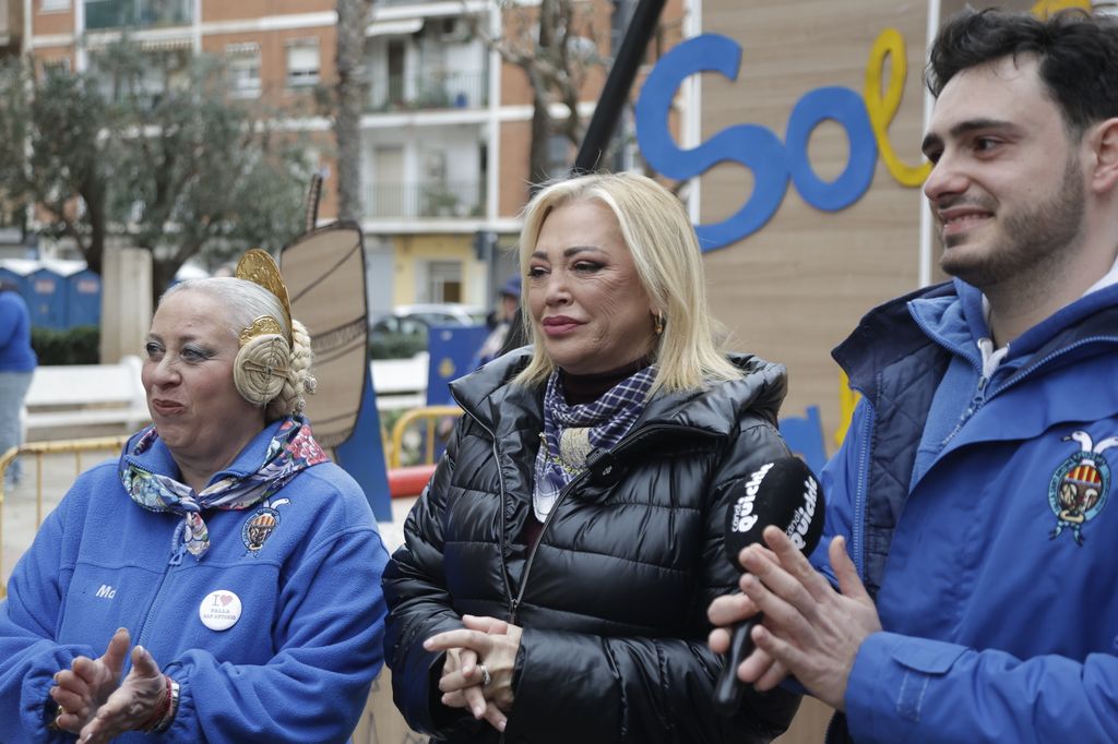 Belén Esteban en Paiporta para celebrar las Fallas con los afectados por la dana