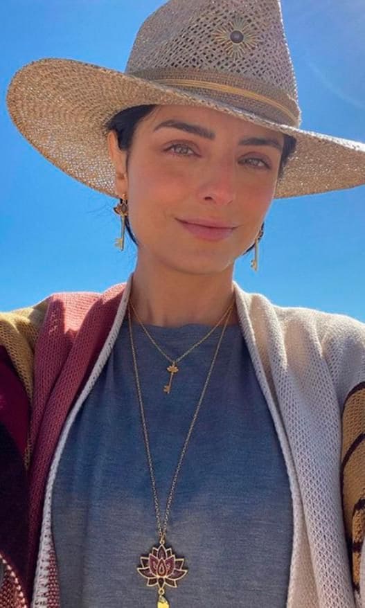 Aislinn Derbez