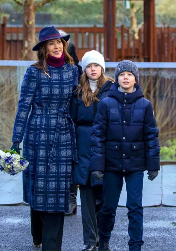 Mary de Dinamarca con sus hijos mellizos