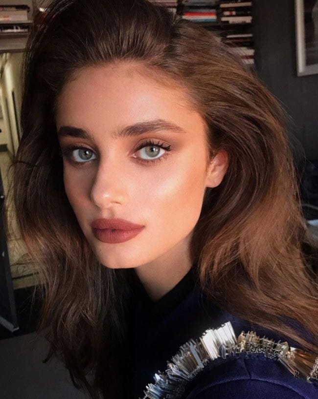 taylor-hill-maquillaje-labios