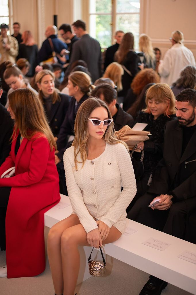 Belinda en el desfile de Giambattista Valli 