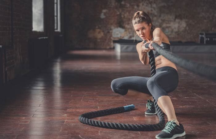 Chica haciendo crossfit